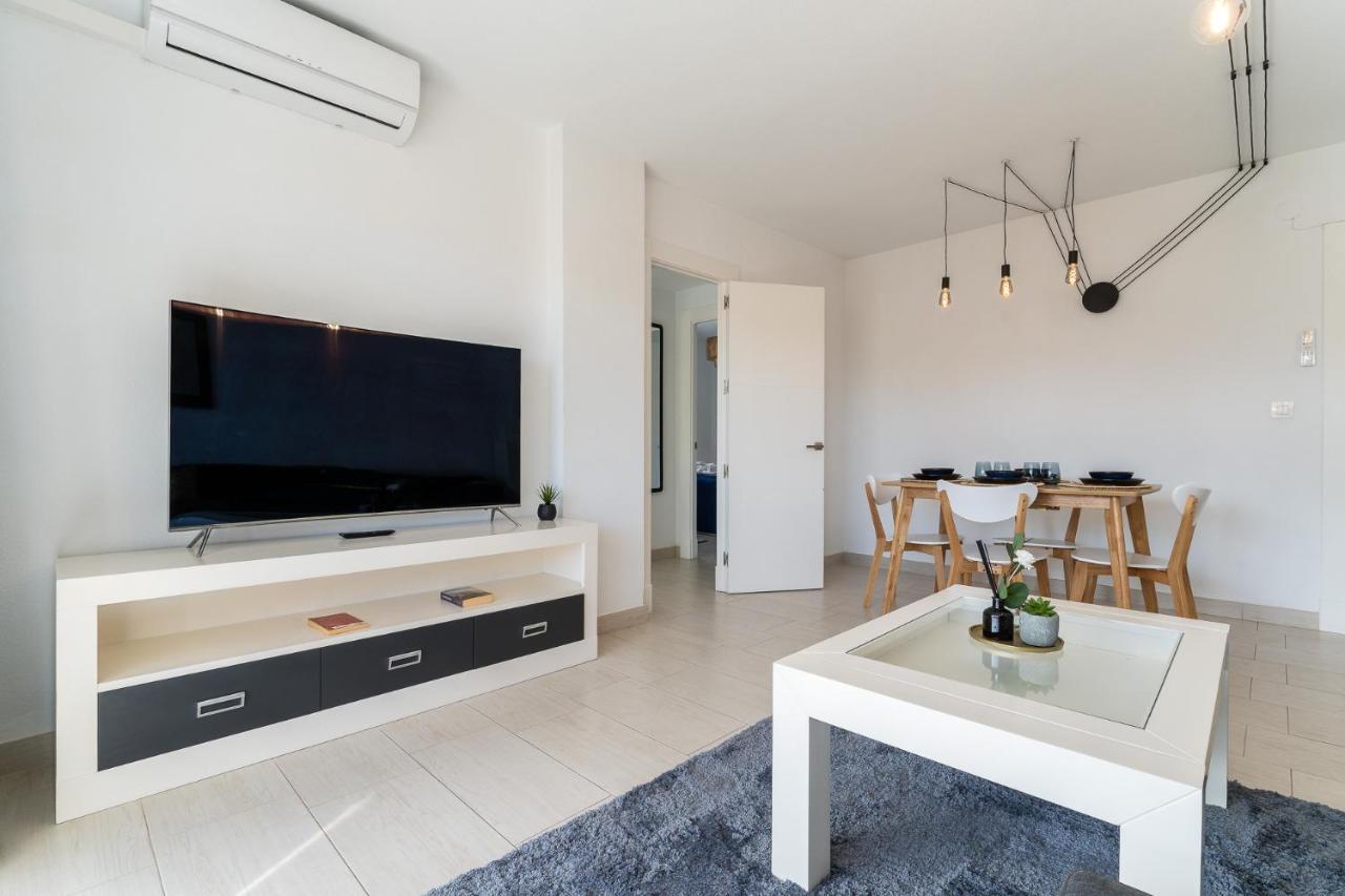 Sea View 2 Bedroom Apartment 2 Min Away From The Beach Торремолинос Экстерьер фото