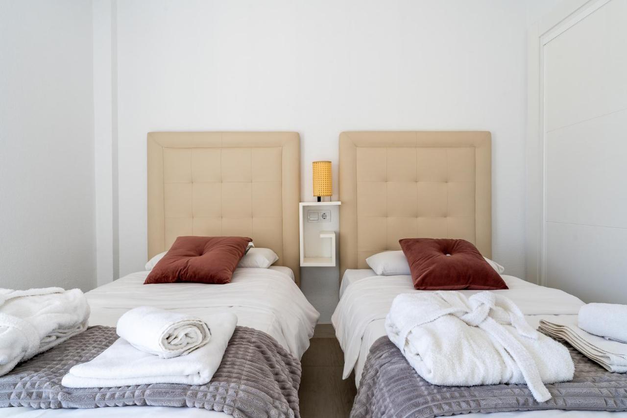 Sea View 2 Bedroom Apartment 2 Min Away From The Beach Торремолинос Экстерьер фото