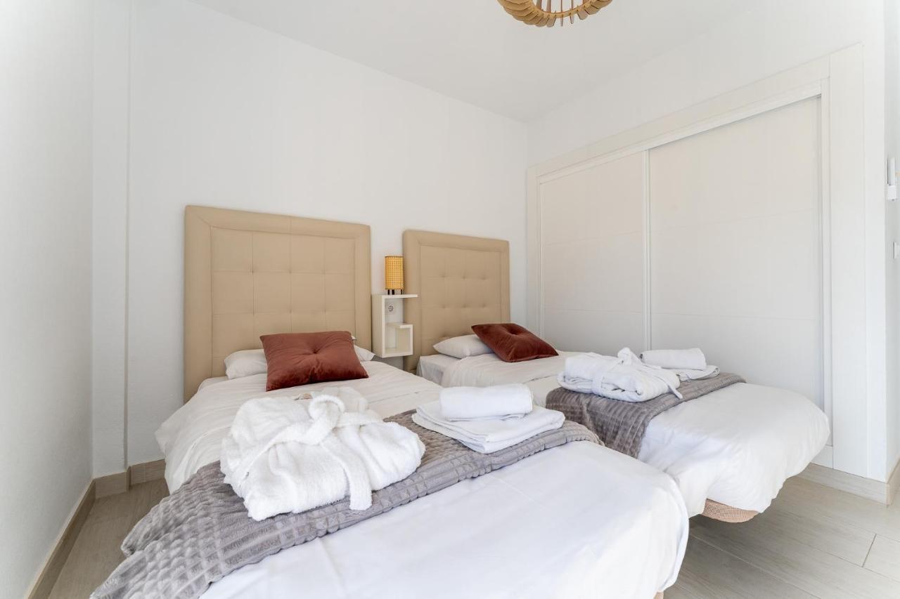 Sea View 2 Bedroom Apartment 2 Min Away From The Beach Торремолинос Экстерьер фото